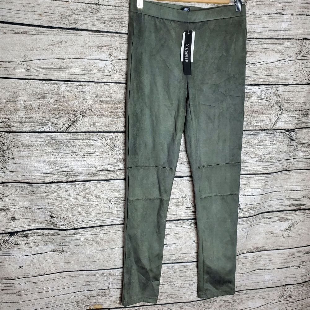 Joe & Elle Olive Pants Size M.Waist approx:  13.5 inches Inseam approx:  28.5